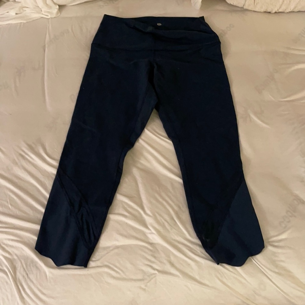 Lululemon leggings. Blue - scalloped - cropped